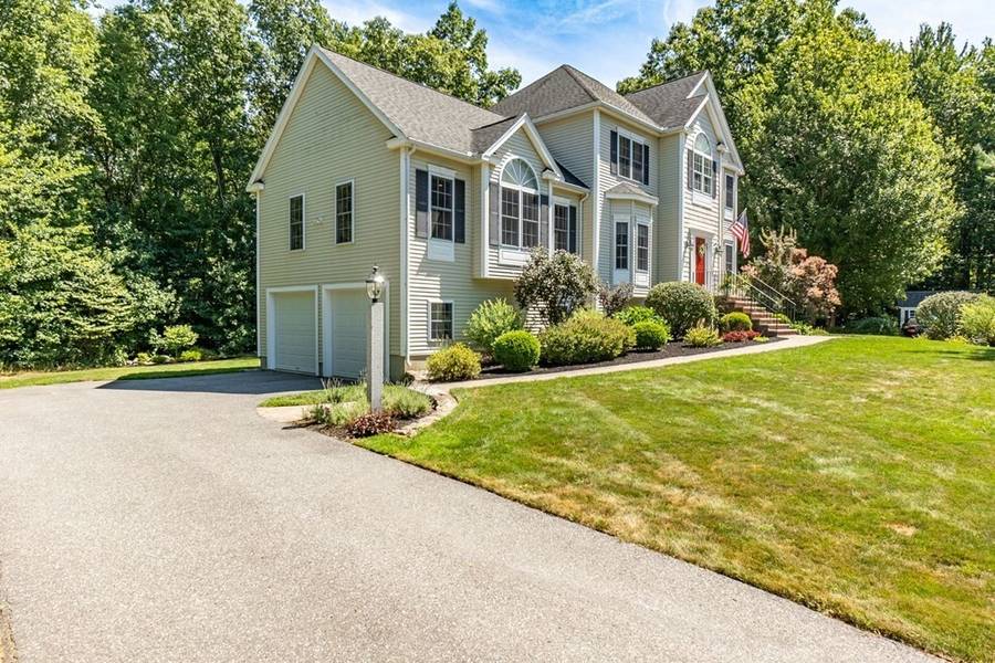 5 Devonshire Rd, Amesbury, MA 01913