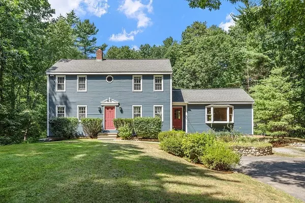 82 East St, Pepperell, MA 01463