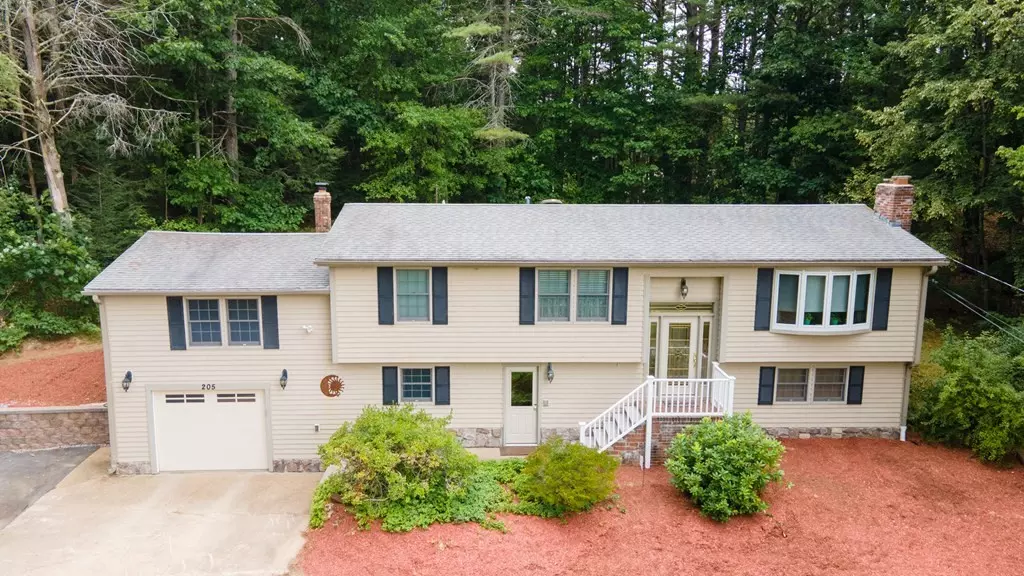 205 Royalston Rd, Phillipston, MA 01331