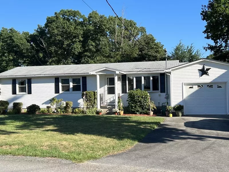 110 Waumsett Ave, Cumberland, RI 02864