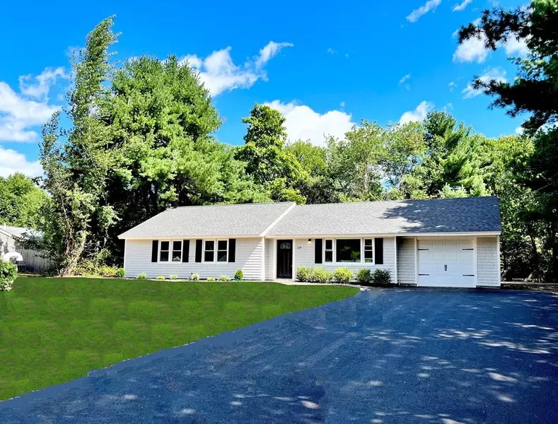 129 Powderhorn Dr, Taunton, MA 02780