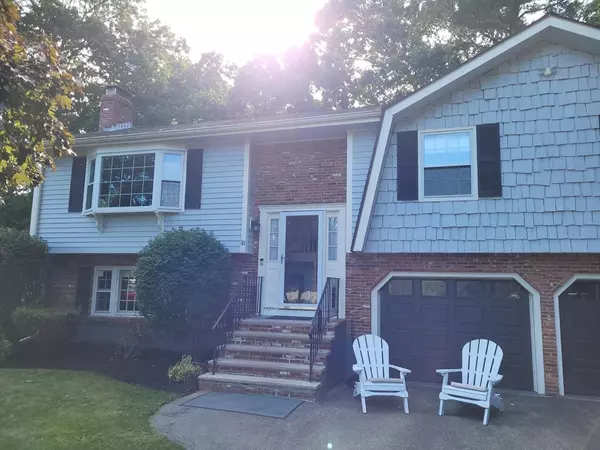 18 Aurele Circle, Reading, MA 01867