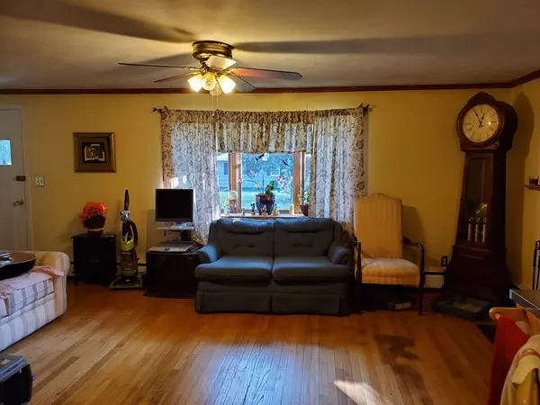 Agawam, MA 01001,93 Anthony St