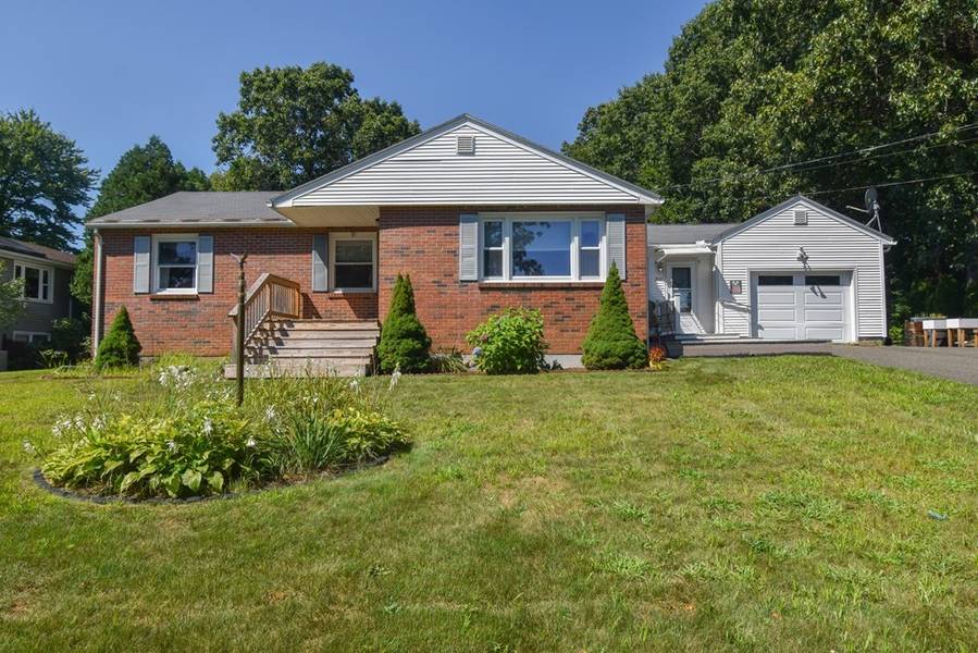 215 Braeburn Rd, East Longmeadow, MA 01028