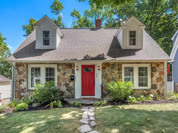 17 Mayfair St, Worcester, MA 01603