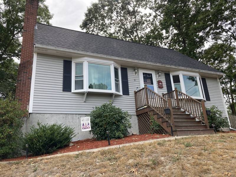 31 Reilly Ave, Blackstone, MA 01504