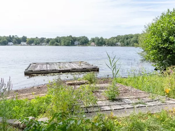 Essex, MA 01929,83 Wood Dr