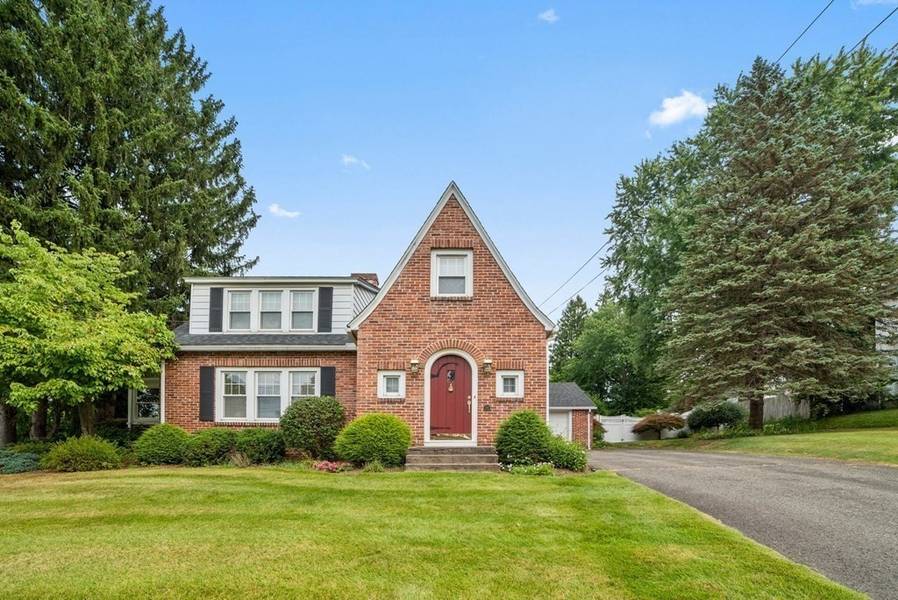 20 Somers Rd, East Longmeadow, MA 01028