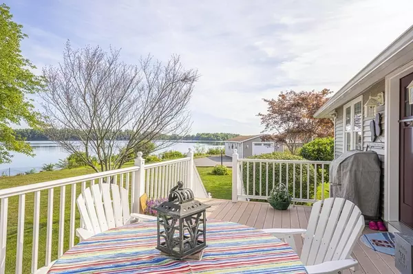 72 Lakeview Place, Taunton, MA 02780
