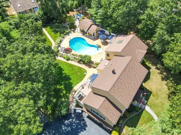 7 Holly Tree Lane, Wareham, MA 02576