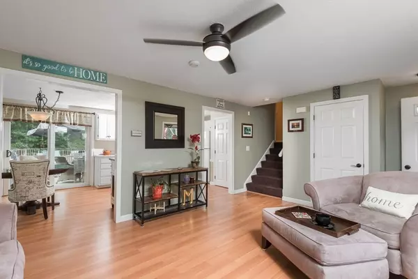 Carver, MA 02330,8 Ann Way