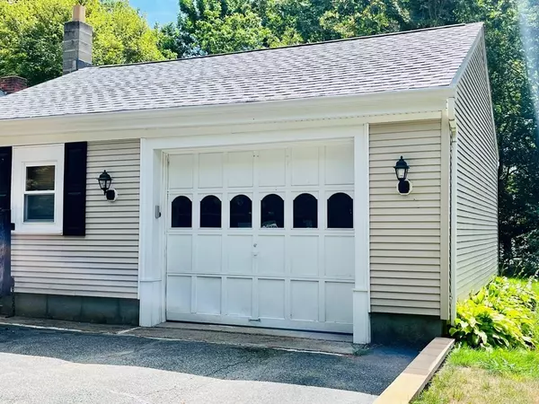 Acushnet, MA 02743,22 Pleasant St