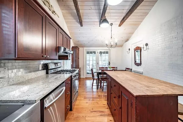 Southampton, MA 01073,366 College Hwy