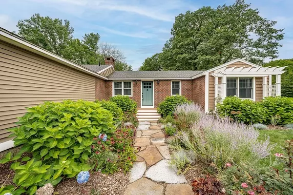 Southampton, MA 01073,366 College Hwy