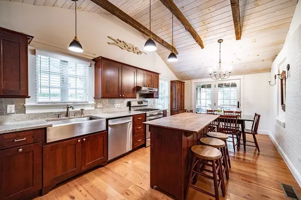 Southampton, MA 01073,366 College Hwy