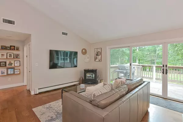 Mansfield, MA 02048,28 Darby Dr