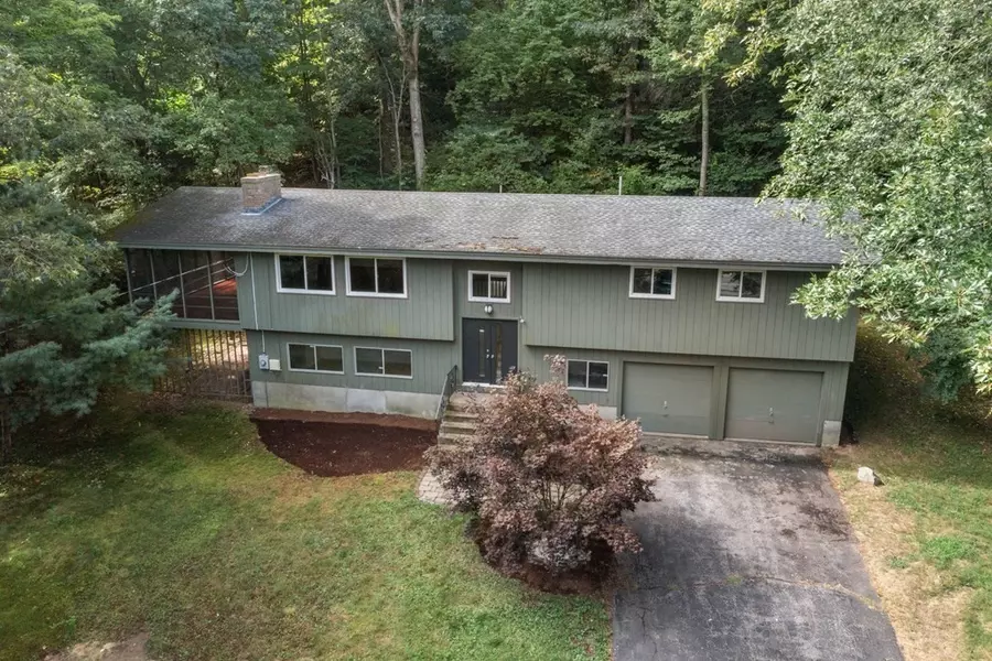 86 Framingham Rd, Southborough, MA 01772