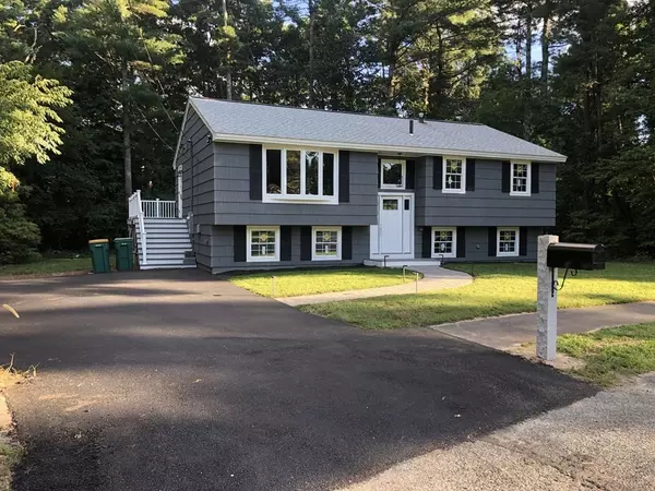 7 Pineview Ter, Mansfield, MA 02048