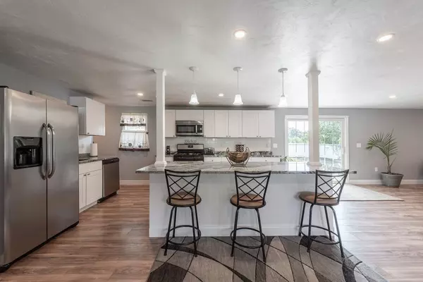 Wareham, MA 02576,8 Acoaxet Ln