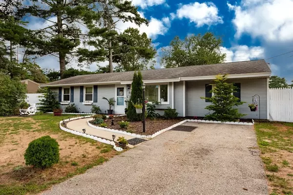 8 Acoaxet Ln, Wareham, MA 02576