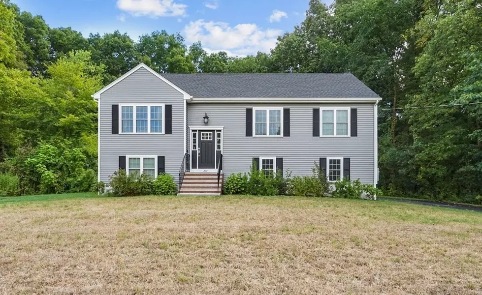 207 Oak St, Norton, MA 02766