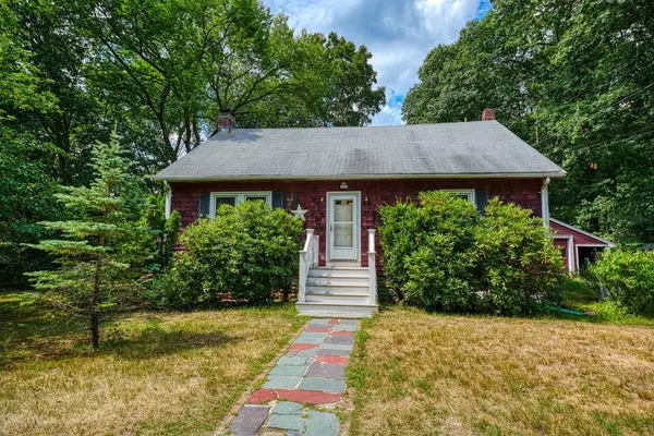 28 Locust St, Burlington, MA 01803