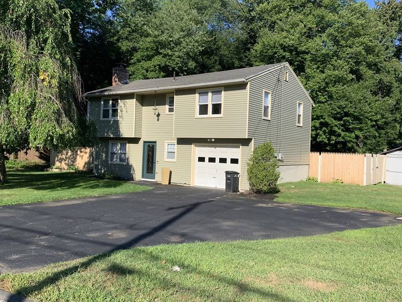 105 Westwood Ave, East Longmeadow, MA 01028