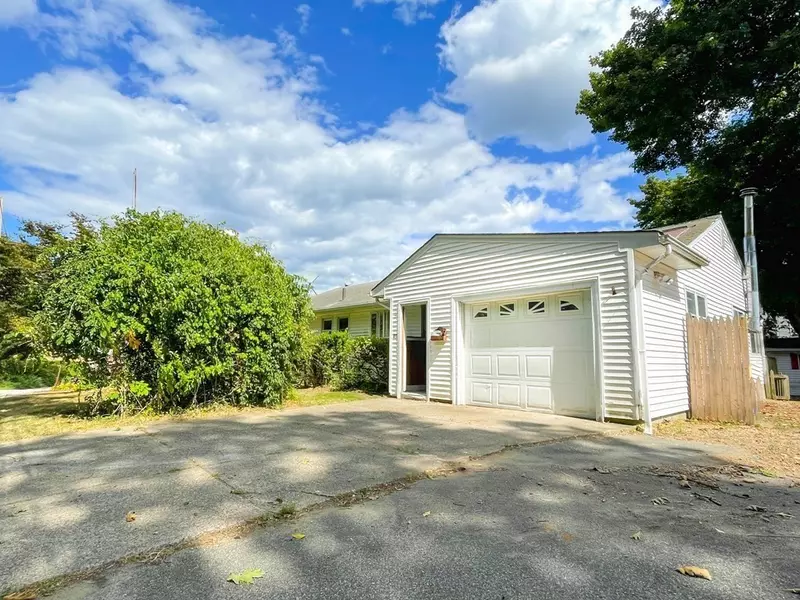 21 Hopkins Ter, Cumberland, RI 02864