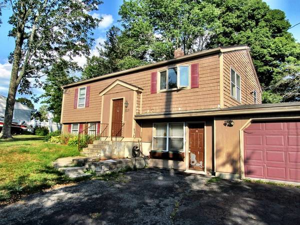 507 Dennison Dr, Southbridge, MA 01550