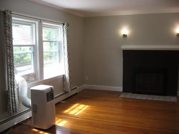 Worcester, MA 01602,9 Sweetbriar Lane