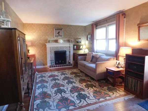 Auburn, MA 01501,21 Waterman Rd