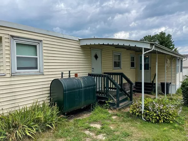 Peabody, MA 01960,261 Newbury St #35B