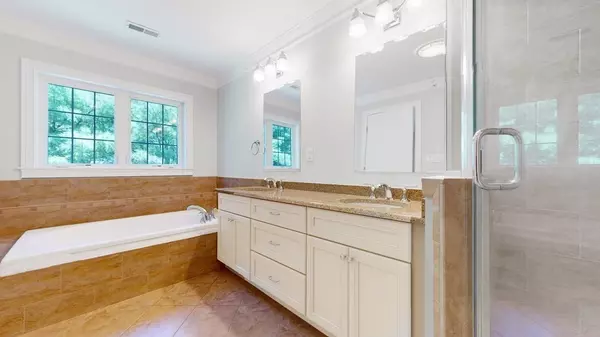 Hamilton, MA 01982,13 Junction Ln #13