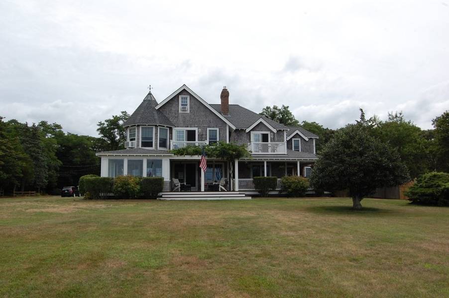 4 Troy Street, Oak Bluffs, MA 02557