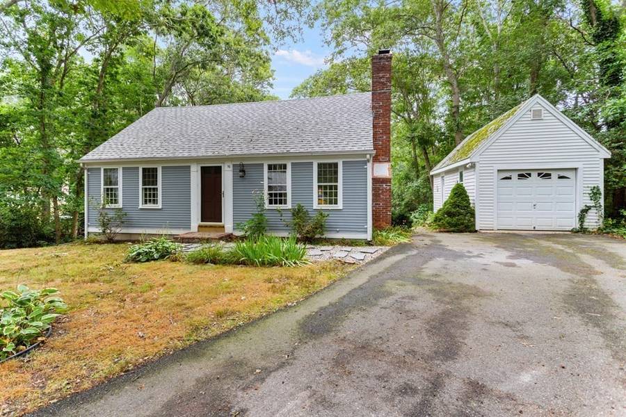 16 Woodridge Rd, Sandwich, MA 02537