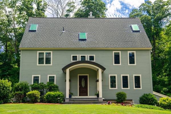 Upton, MA 01568,5 Briarwood Ln