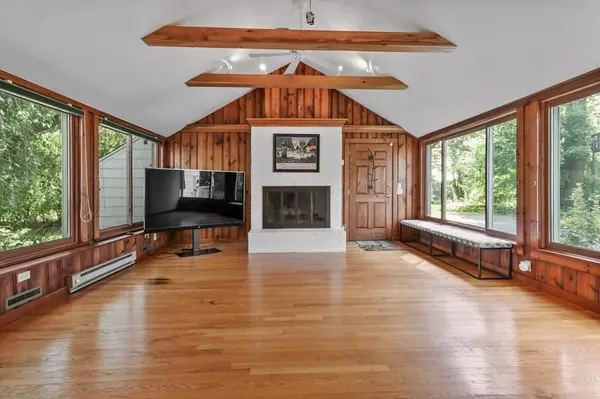 South Hadley, MA 01075,2 Silverwood Ter