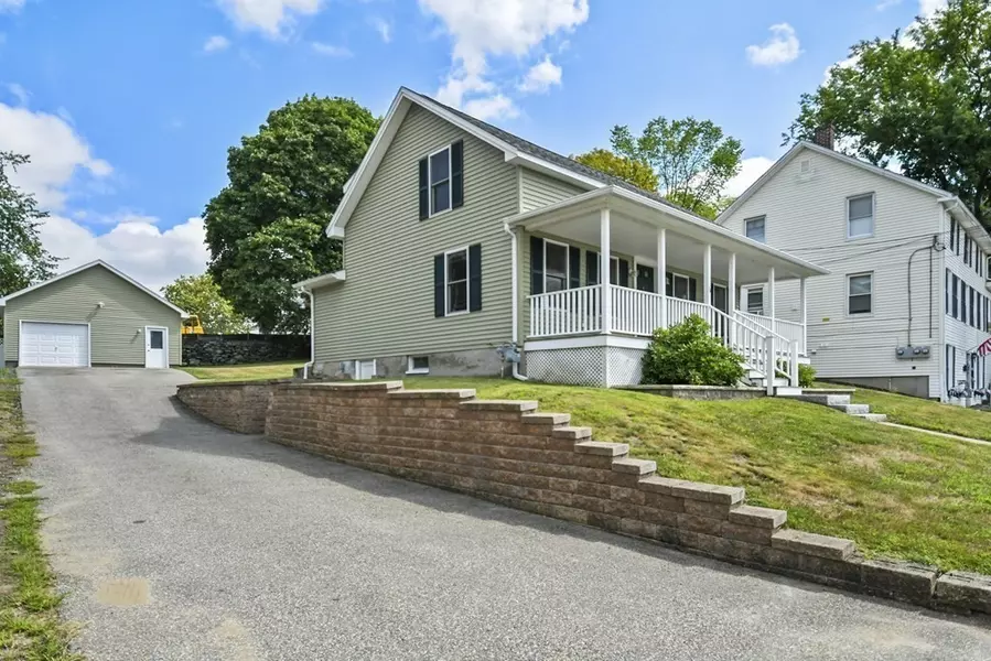 14 River St, Millbury, MA 01527