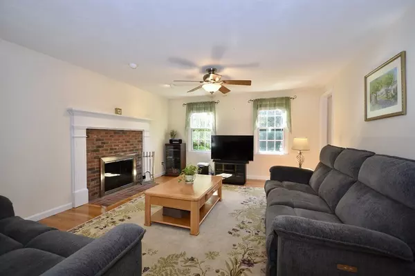 Rochester, MA 02770,26 Boxberry Ln