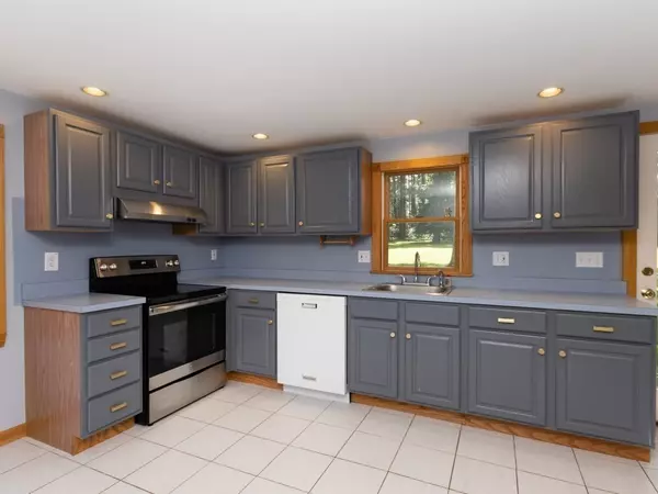 Millis, MA 02054,12 Himelfarb St