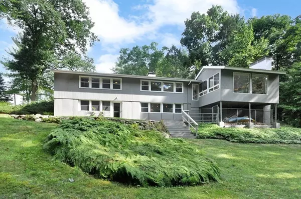 52 Martha's Point, Concord, MA 01742