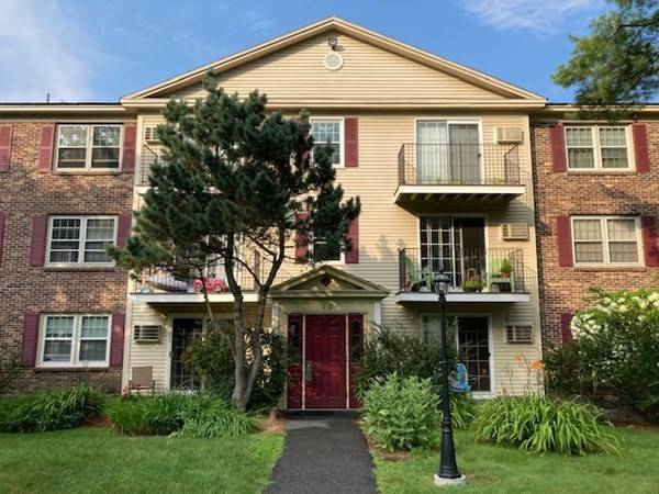 2 Autumnleaf Dr #11, Nashua, NH 03060