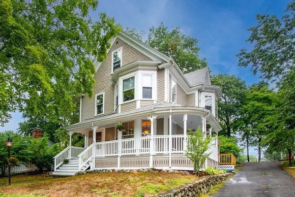 49 Grand St, Reading, MA 01867