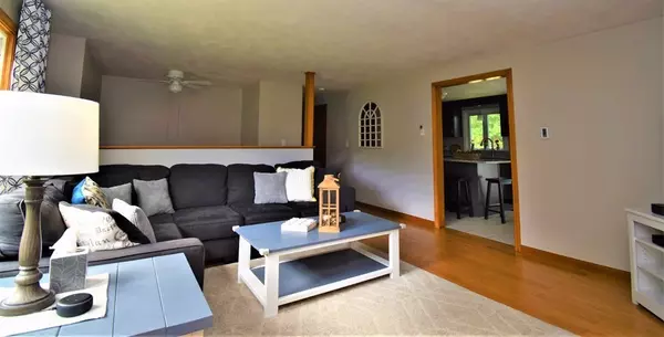 Kingston, NH 03848,16 Clement Avenue