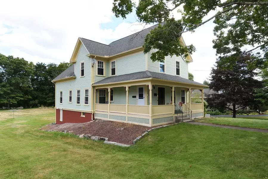 38 Elmwood St, Grafton, MA 01560