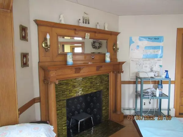 Wakefield, MA 01880,13 Chestnut St