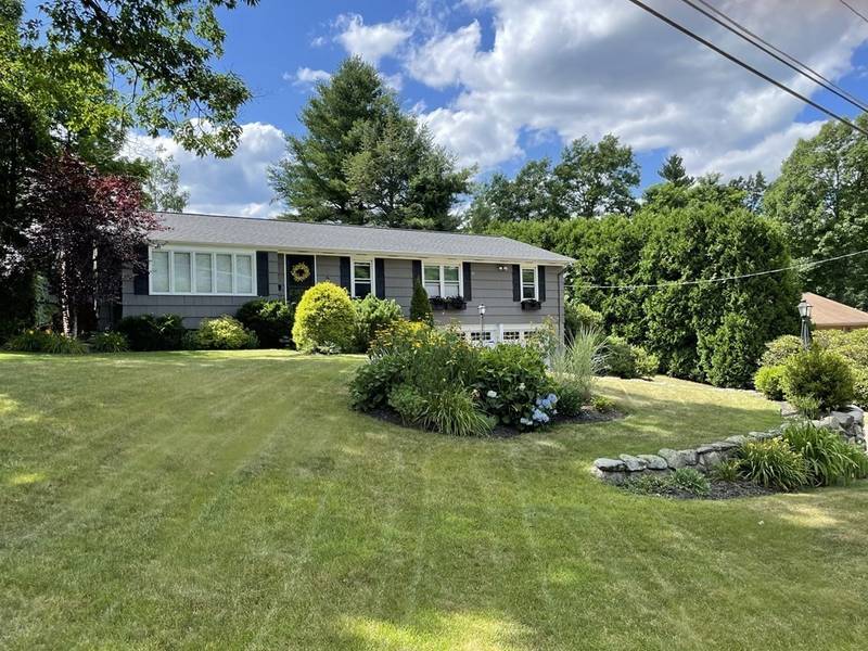 109 Laurel Hill Ln, Holden, MA 01520