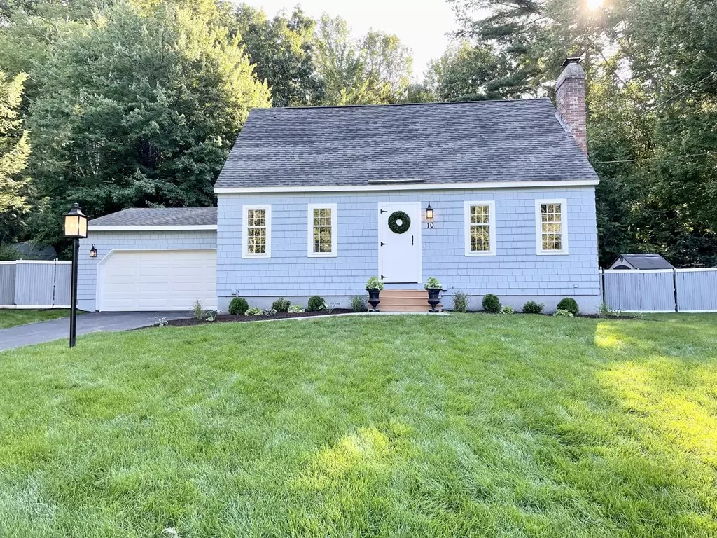 Townsend, MA 01469,10 Hickory Drive