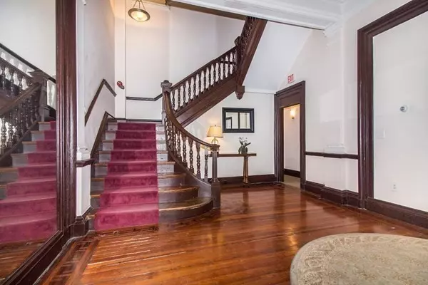 Boston, MA 02116,74 Commonwealth Avenue ##3
