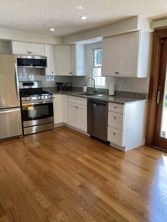 Agawam, MA 01001,1 Plantation Dr #1